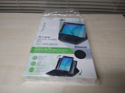 Targus fit-n-grip Universal Keyboard Case -Fits any 9.7"- 10.1" tablet - Opened. - Image 1 of 4