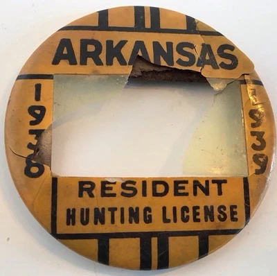 Prendedores de botón originales vintage de licencia de pesca residente de Arkansas de 1938 y 1939 Foto 1 de 3