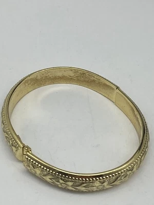 Brazalete Whiting Davis tono dorado bisagra flor ornamentado 43,1 g Foto 1 de 4