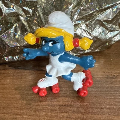 Smurf Roller Skating Smurfette Figure 1980 Peyo Scheich - Изображение 1 из 4