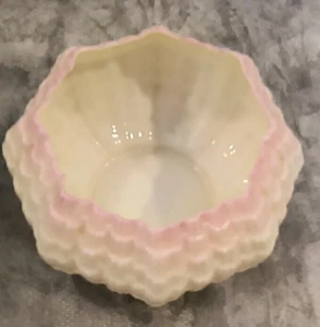 Vintage Tridacna Pink Ireland Bellcek Open Sugar Bowl - Picture 1 of 4