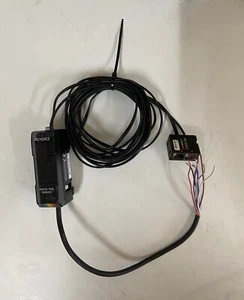 Keyence CZ-V21A & CZ-H32 Digital color sensor amplifier, sensor head - Picture 1 of 9