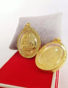 Phra LP Koon Moneda Oro Micrón Estuche Reloj Banrai Templo Talismán Buda Tailandés Amuleto - Imagen 1 de 3