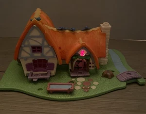 1995 Polly Pocket Disney Snow White & 7 Dwarfs Cottage 6 figures - Picture 1 of 10