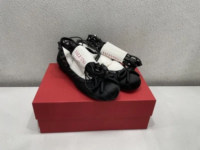 Bailarina de satén Valentino Garavani Rockstud para mujer EE. UU. 8,5, negra Foto 1 de 4