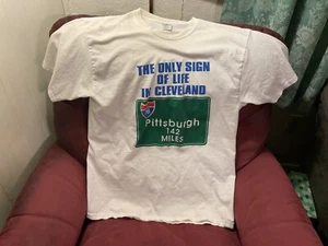 VINTAGE 2000s Only Sign of Life in Cleveland - Pittsburgh 142 Miles T-Shirt XL - Picture 1 of 3