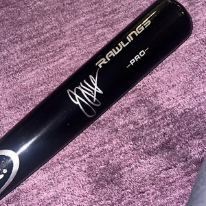 JOEY VOTTO (Cincinnati Reds) Signed Black Rawlings BAT Beckett Auth. (BAS) - Picture 1 of 5