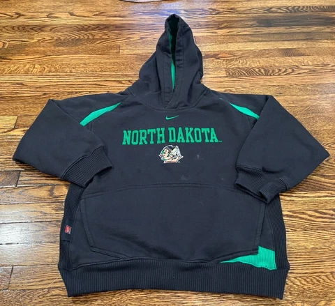 North Dakota Fighting Sioux Sweatshirt Boys Size 6 Nike Hoodie Youth Kids Cover