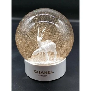 SIN CAJA CHANEL Vacaciones Edición Limitada Globo de Nieve Ciervo Blanco CUERPO SOLO SIN USAR - Imagen 1 de 24
