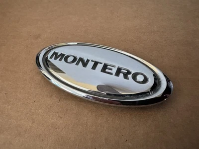 OEM 01 02 03 04 05 06 MITSUBISHI MONTERO SIDE FRONT FENDER EMBLEM BADGE - Image 1 of 3