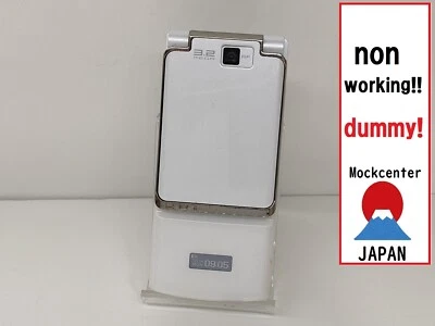 【dummy!】 Fujitsu F905i（color white） docomo-japan non-working cellphone - Image 1 of 4