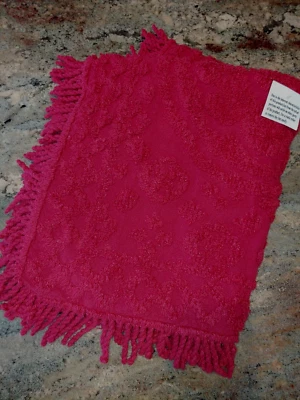 Colony 品牌雪尼尔流苏勃艮第塔夫特标准棉枕套 26x20 — 第 1/4 张图片