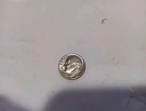 1977 Roosevelt dime no mint mark Error W On Rim Close AM - Picture 1 of 4