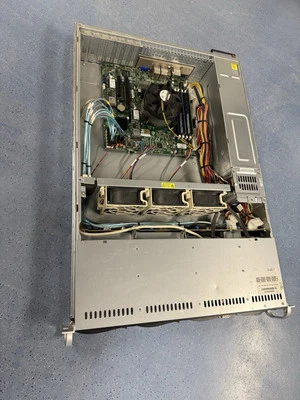 Server Intel(R) Xeon(R) E-2276G CPU / Supermicro X11SCH-LN4F / 32GB / 2*440 M.2 - Bild 1 von 4