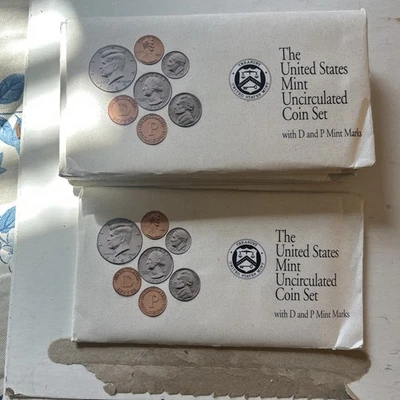 1992 US Uncirculated Mint Set 10 Coin United States Philadelphia Denver P & D - Image 1 of 2