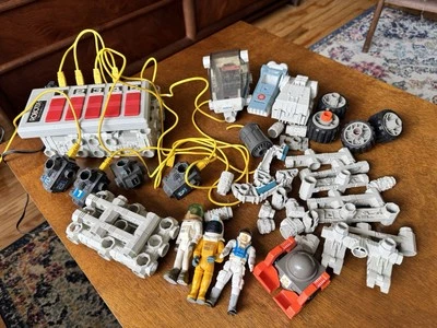 🔥 Massive Lot Robotix Milton Bradley Motorized Building Systems Untested - Image 1 of 4
