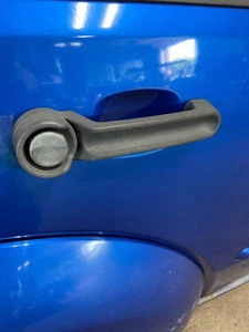 Manija puerta exterior derecha Dodge Nitro 07 08 09 - Imagen 1 de 1