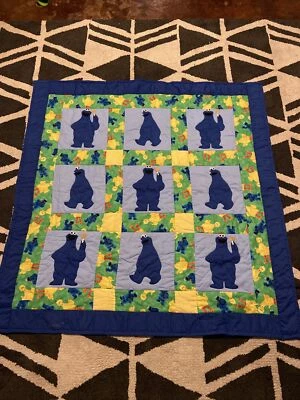 Manta bebé Cookie Monster 49”x50” hecha a mano acolchada a máquina Foto 1 de 4