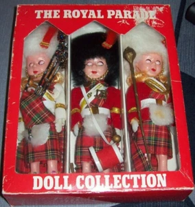 Souvenir Rexard Dolls "The Royal Parade Doll Collection" Set di 3 - Sleepy Eyes - Foto 1 di 2