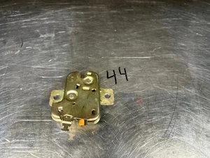 1990-1993 MAZDA MIATA MX-5 REAR TRUNK LOCK LATCH Non Cable Release Style 90-93 - Picture 1 of 4