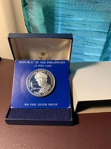 PHILIPPINES 1980 25 PISO GEN. MACARTHUR COMMEM PROOF IN SEALED BOARD W/BOX - Picture 1 of 2