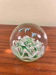 Vintage Briefbeschwerer Kunst Glaskugel Kugel blau Vögel beruhigende Wellen künstlerische Blasen - Bild 1 von 3