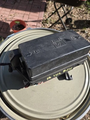 Unidad de montaje de caja de relé de fusibles de motor Saturn Vue 2006-2007 3,5 L OEM 1579646 Foto 1 de 4