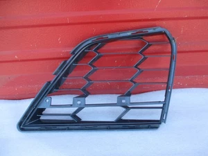 2020-2024 CHEVROLET CORVETTE RIGHT PASSENGER SIDE FRONT OUTER GRILLE OEM - Picture 1 of 8