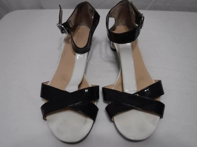 Sandalias Nine West 9 charol negro/blanco cuña correa al tobillo Foto 1 de 4