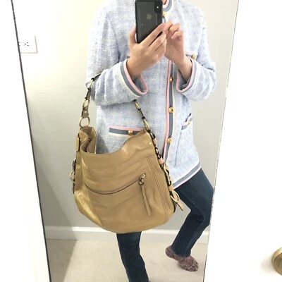 Bolso de Mano Trending Coach XL 2023 Editorial Paciente Cuero Zoe Hobo. Bronceado $730 Foto 1 de 4
