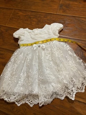 Vestido blanco elegante para niña de 18 meses Foto 1 de 4