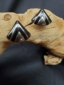 Pendientes vintage para mujer. Triángulo dorado y negro años 80 - Imagen 1 de 4