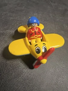 PLAYMOBIL 123 RARO SET COMPLETO PILOTO AVIÓN FIGURA DE JUEGO SENTARSE SOPORTES HOJAS MÓVILES - Imagen 1 de 3