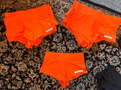 Pantalones cortos de uniforme oficial Hooters  Foto 1 de 4