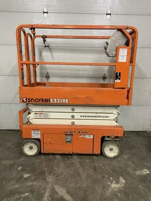 2017 SNORKEL S3219E 19’ ELECTRIC SCISSOR DRIVABLE MAN PLATFORM LIFT - Image 1 of 4