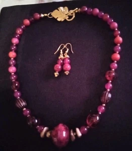 Artist Made 18" Cellioloid, jade, wood Burgandy Necklace Earrings Set - Picture 1 of 5