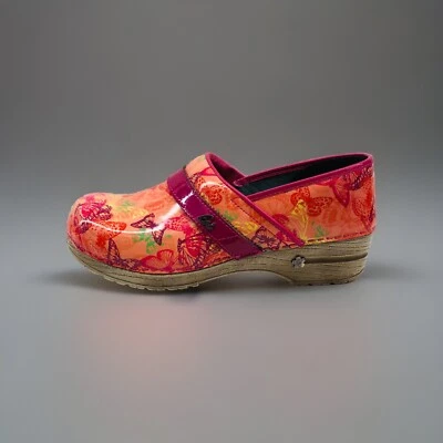 Zuecos para mujer Koi Sanita mulas charol rosa mariposas talla 42 EE. UU. 11 enfermería Foto 1 de 4