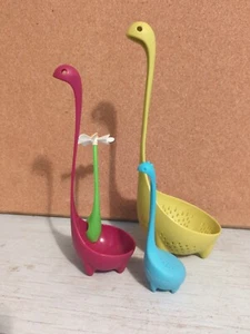 The Nessie Family 3er Set Teeei, Suppenkelle & Sieb + Blume - Bild 1 von 2