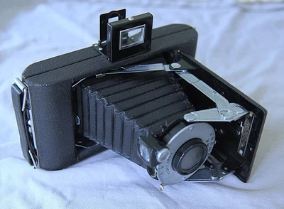 Vintage 1940's KODAK VIGILANT SIX-20 Junior FOLDING CAMERA Untested - image 1 of 4