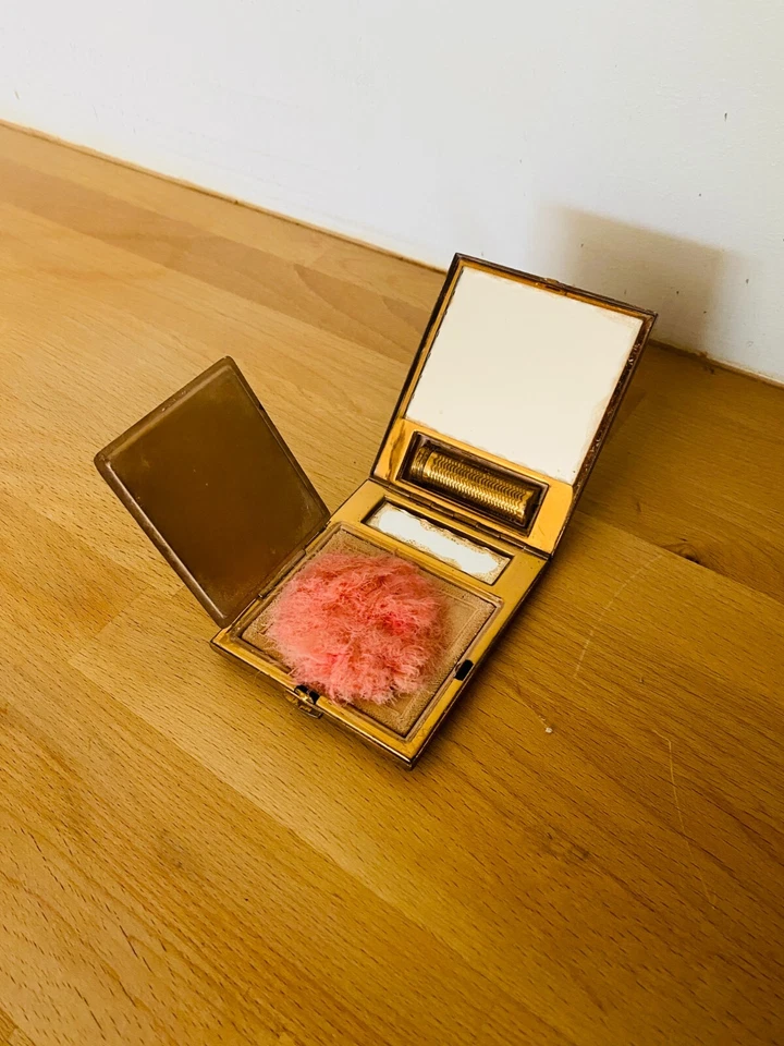 Ancien poudrier de sac avec miroir + rouge à lèvres en métal doré – années 1940 - Photo 1/4