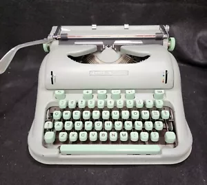 1962 HERMES 3000 W/case And Has Cursive Script/ Needs A New Ribbon - Picture 1 of 17