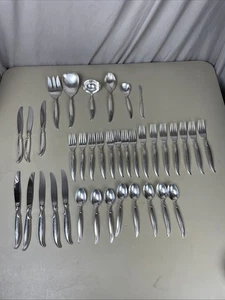 1847 Rogers Brothers Flair Pattern Silverware Set of 37 Pieces - Picture 1 of 22