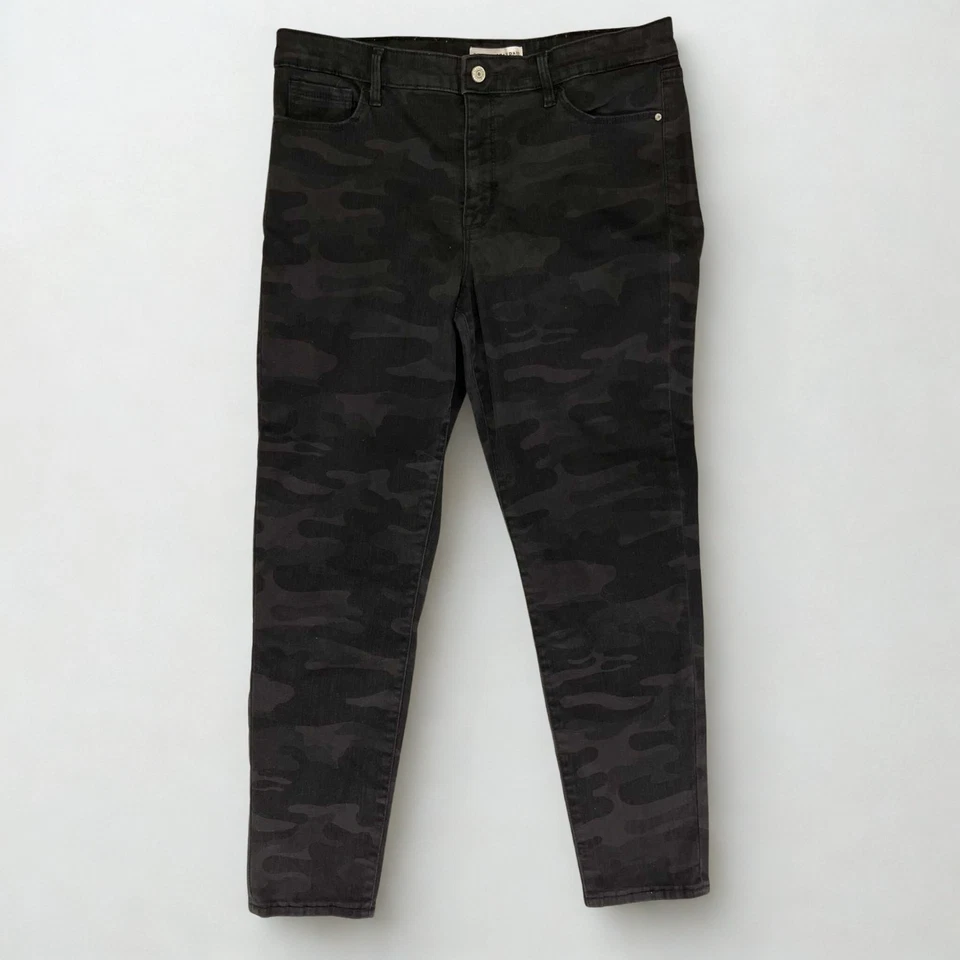Pantalones de mezclilla Social Standard para mujer 12 tobillos ajustados negros camuflados elásticos grunge modernos Foto 1 de 4