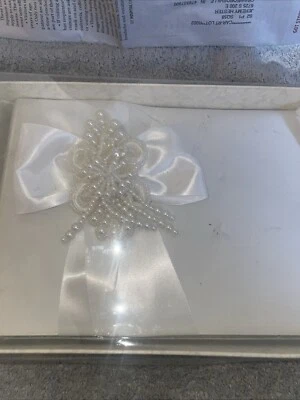 De colección Nuevo En Caja Lillian Rose Blanco Encaje y Perlas Boda Libro de Invitados Patrimonio Foto 1 de 4