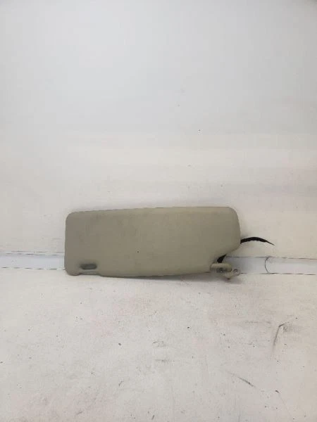 Viseira solar para passageiros com iluminação compatível com 00-03 VOLVO 40 SERIES 398027 - Imagem 1 de 3