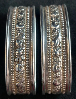 Par de anéis de guardanapo de prata esterlina Wallace Repousse fruta sem monogramas # 184 - Imagem 1 de 4