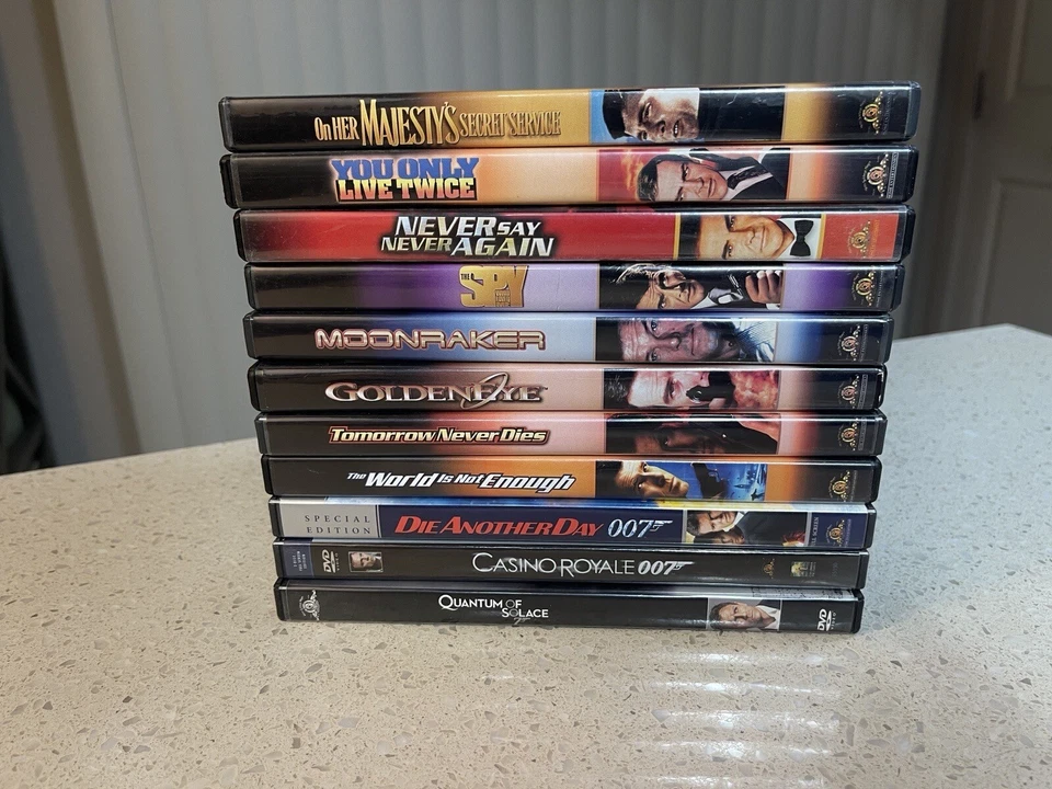 Lot of 11 James Bond 007 DVDs - Moonraker - You Only Live Twice - Casino Royal Foto 1 de 4