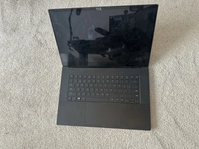 Razer Blade 15" UHD TOUCH i7-10875H 16 1TB SSD RTX 2080 RZ09-03305E53 - Image 1 of 4