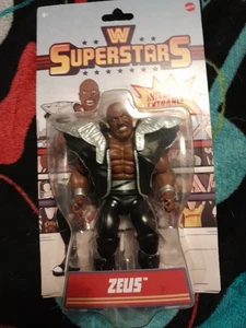 WWE Superstars Series 14 *ZEUS* Actionfigur mit Entrance Gear  - Bild 1 von 2
