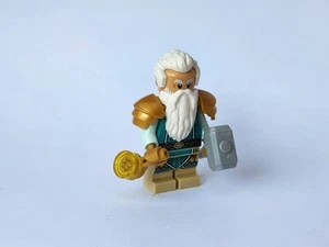 LEGO Dwarf Cleric Minifigure - D&D: Red Dragon's Tale 21348 - Displayed - Picture 1 of 1